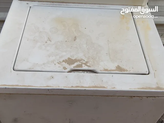 غسالة بطانيات ومفروشات مستعمة نظيفة