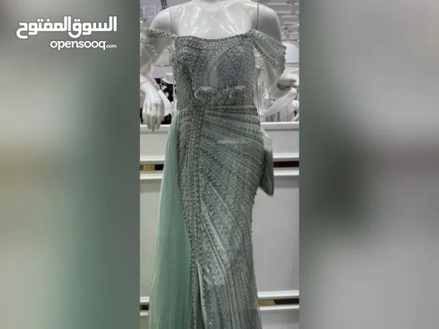 فستان سهرة انيق للبيع او الايجار ملبوس مرة وحدة فقط شبة جديد