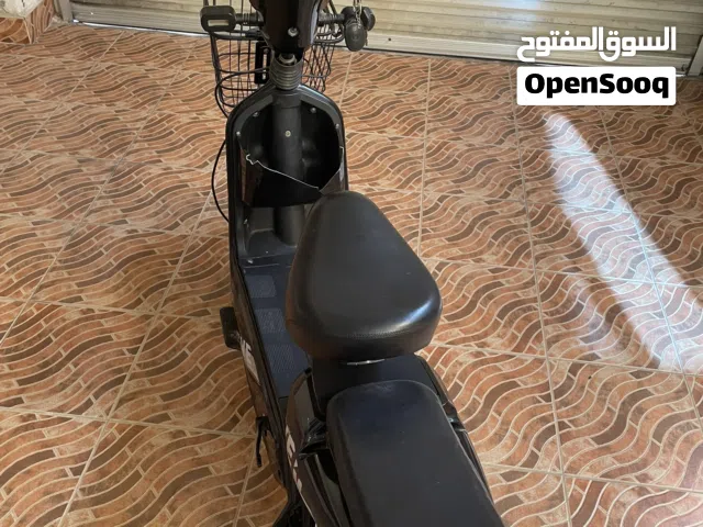 للبيع سكوتر نظيف ب 65 دينار وقابل بالمعقول