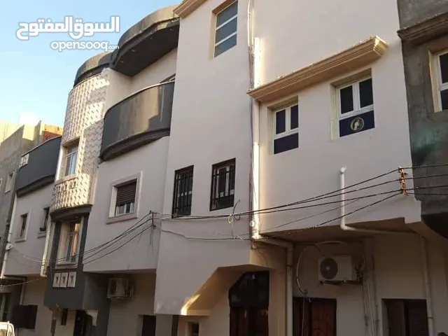 160 m2 3 Bedrooms Townhouse for Sale in Tripoli Al-Hae Al-Senaea
