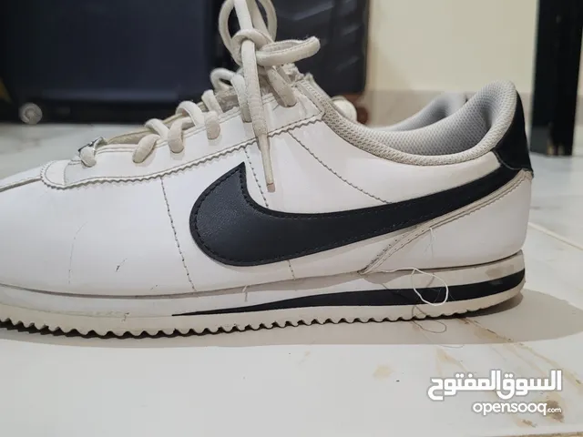 Used Nike cortez (Size 40EUR)in RIYADH