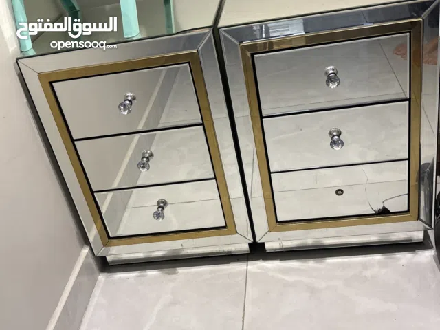 طاولات للبيع