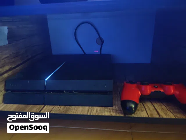 متوفر بلاستيشن 4 نظيفه شغاله 100% سبب البيع عدم التفرغ لا يوجد معها سيديات فقط الاسلاك و تحكم واحد