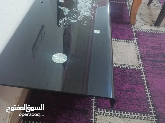 طاولة تلفزيون