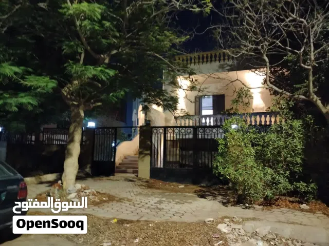 فيلا بالخامسة بدروم ودور