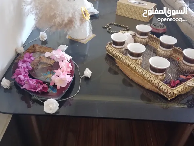طاولة كزاز كبيرة