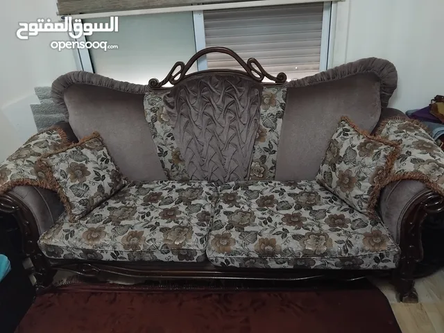 طقم  كنب  [4 قطع]  لون  بني 7 مقاعد  للبيع