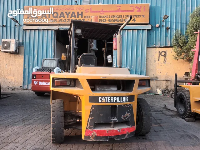 2 Caterpillar 7.0 ton forklifts, 2008 model, for sale