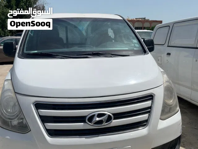 2017 هيونداي H1 GLS