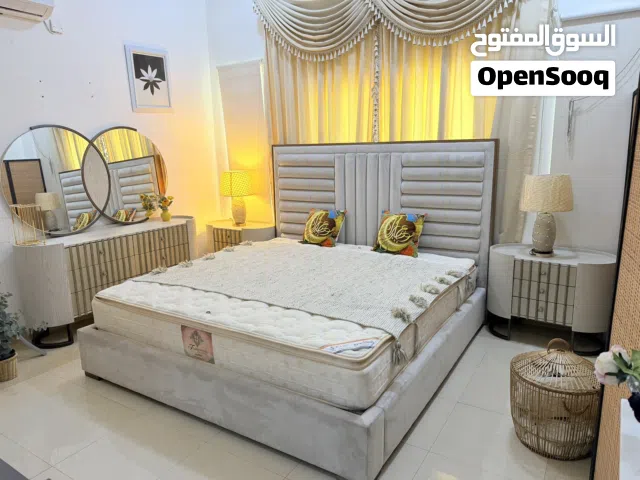 URGENT SALE LUXURY MORDEN SUPER KING BED SET price Negotiable