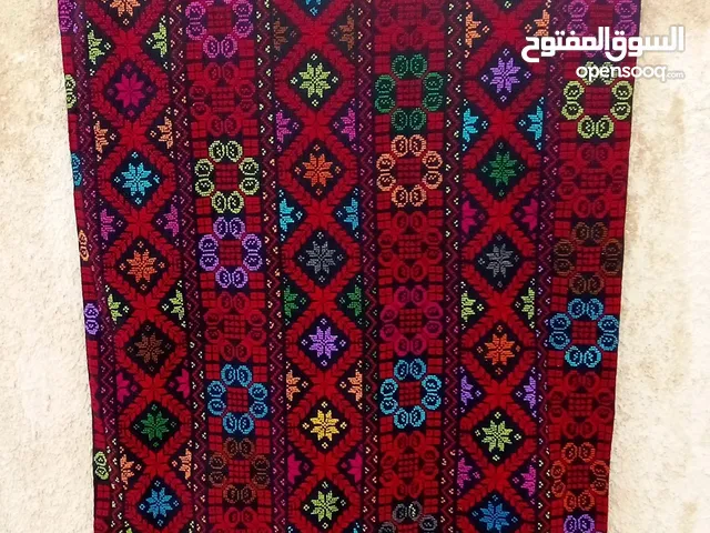 يتوفر للبيع تطريز يدوي مشغول بالحبه حرير اصلي