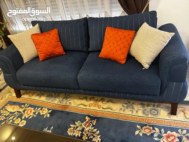 طقم جلوس مع طاولات للبيع