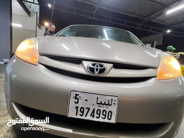 Used Toyota Sienna in Tripoli