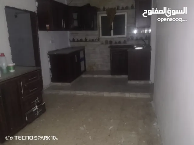 شقة للايجار في حي التركمان غرفتين وصاله ومطبخ مفتوح مع حمامين