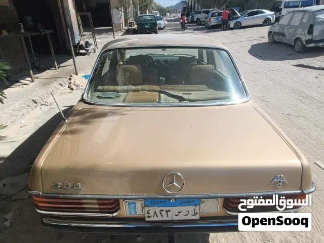 1982 مرسيدس بنز الفئة-E E 200