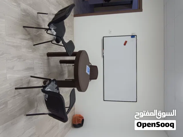 كراسي مدرسيه بالطاوله مستعملات أقل من أسبوعين شبه جدد