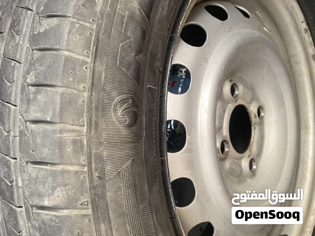 للبيع ايطار مع رنج واحد العدد  قياس 14 نظيف جدا حديد 4 بلوط الايطار قياس 175/70/R14 موديل 2025