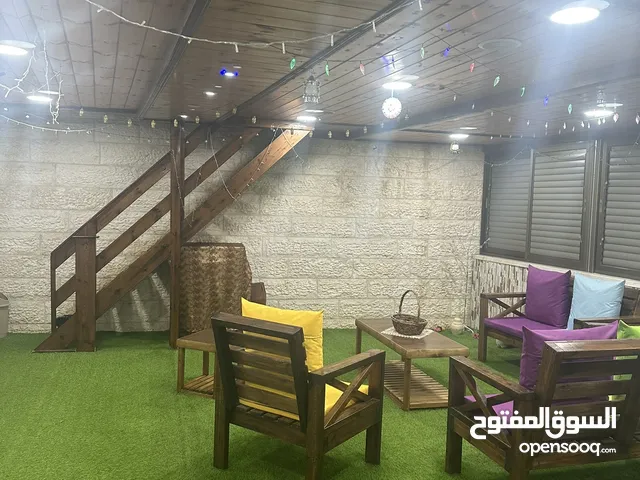 روف بمساحة 180 متر مربع بموقع مميز بمدينة الخليل