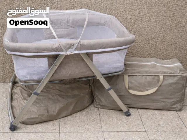 سرير أطفال (مهد) متنقل بحالة ممتازة