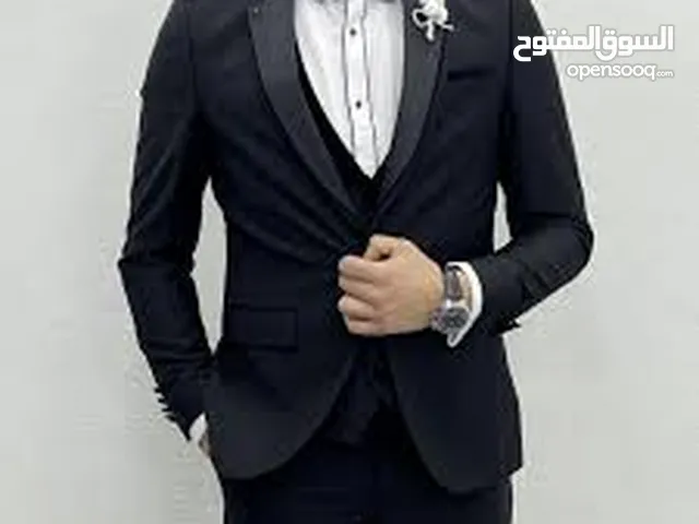 بدله رسمية مستعمله مرة واحد فقط تلاته قطع بي كندره مقس كندره 45 مقاس لبدله 60