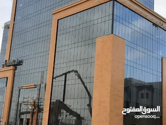 توريد وتنفيذ ألواح الـكلادينج وتركيب الحروف البارزه وأعمال الإستيل وطباعة البنر والأستيكر والأكريلك