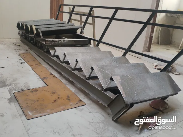 درج حديد ثقيل تفصيل لمحل مع أبواب حديد عدد 3 ثقيل وباب حديد عادي مع باب شبك حديد مع قطعة درابزين للب
