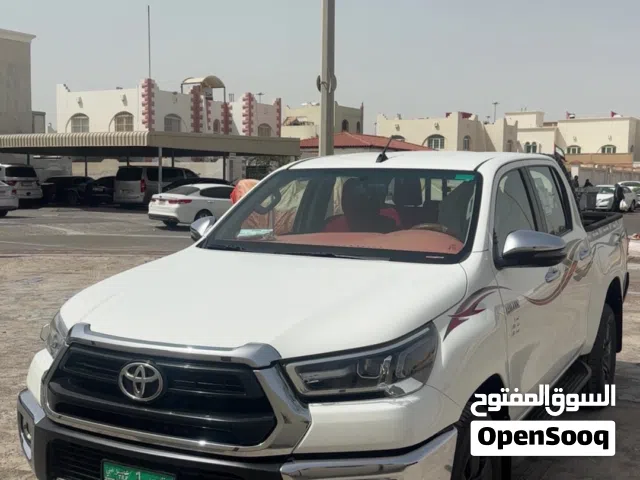 2025 تويوتا هيلوكس DLS