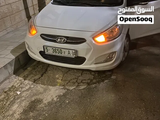 2017, هيونداي, اكسنت, Standard