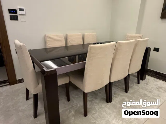 طاولة سفرة مع ثمانية كراسي تصميم حديث وعصري