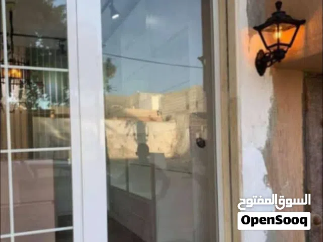 محل جلنار للاكسسوارات جنب محل اسحيم للملابس