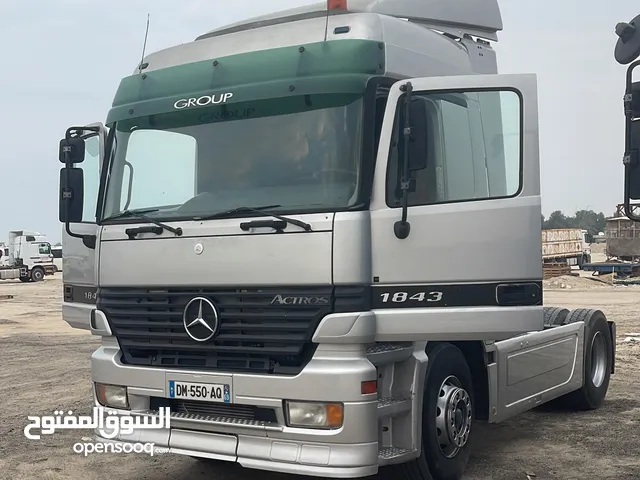 Tractor Unit Mercedes Benz 2001 in Al Jahra