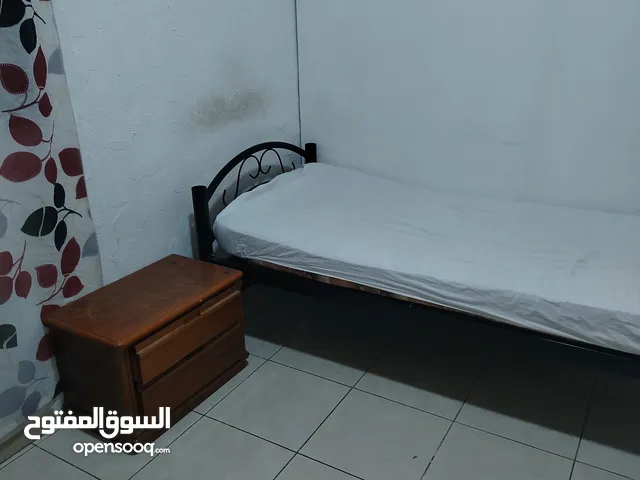 غرفة و منافعها في وسط البلد سكن شبابي مشترك