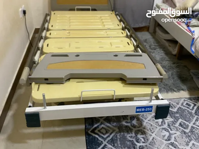 سرير طبي كهربائي في حاله ممتازه
