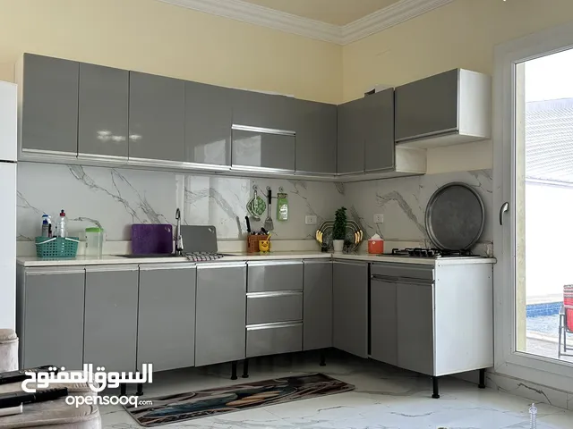 2 Bedrooms Chalet for Rent in Tripoli Espiaa