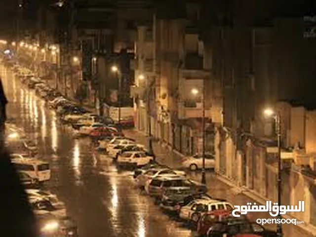 محل رئيسي في شارع عشرين