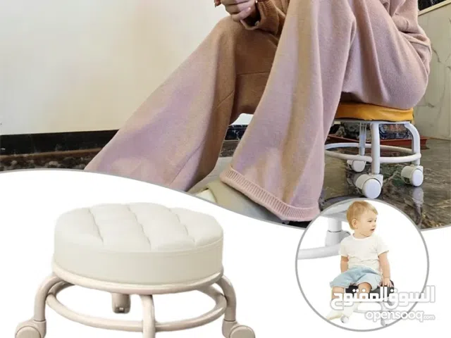 كرسي اكريليك صلب  دوار بكافة الاتجاهات لاعمال التنظيف والتعزيل   و النظافه للمنزل والمكتب  و