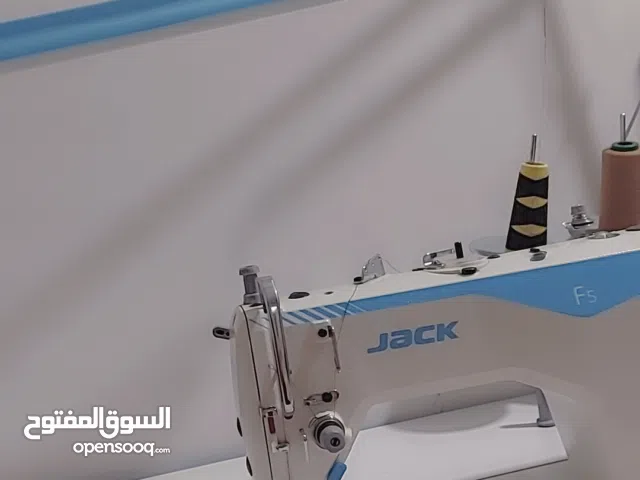 مكينه خياطه f5 استخدام شهر واحد مع لد اضاءه مركب مع المكينه مع مليكانه جديده فتحته من الباكيت