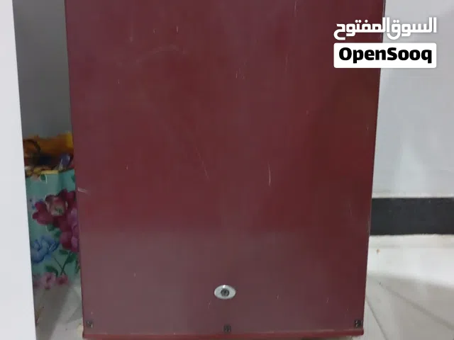 ثلاجات للبيع زغيره ع 100 وجبيره 150 نضيفات