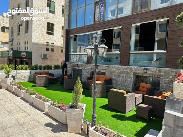 مطعم و كافيه للبيع بكامل عدته يعمل بشكل ممتاز