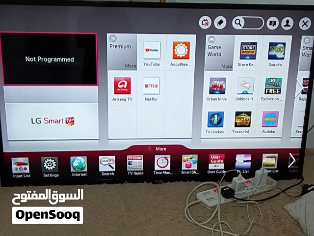 تواصل الجاد فقط شاشه سمارت الجي بدون تصليح كل شي وكاله 55بوصه نظيفه الي حاب يشتري يتفضل
