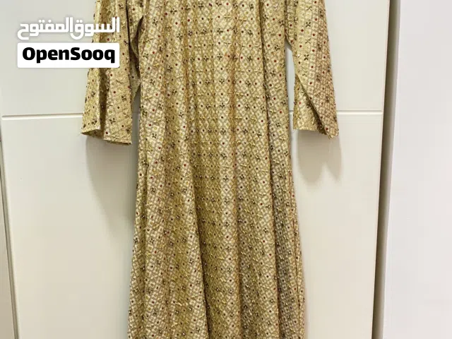 لبس بحالة ممتازه استخدام مره متوفر مع حزام للاستفسار التواصل على الخاص