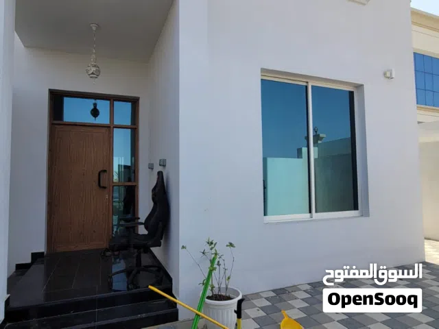 فيلا فاخرة للإيجار في خليفة 2 واول ساكن  ومساحات واسعة بسعر مميز