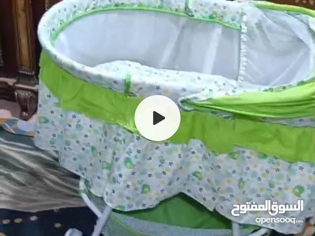 سرير طفل نظيف مستعمل قليل جدا