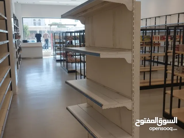 رفوف عرض للمولات والسوبر ماركت