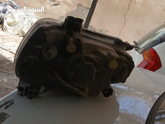 ضو امامي شمال لشفر افيو 2019 مكسور قزاز للبيع سعره بره جديد 280 مكسور قزاز سعره 70 دينار فقط