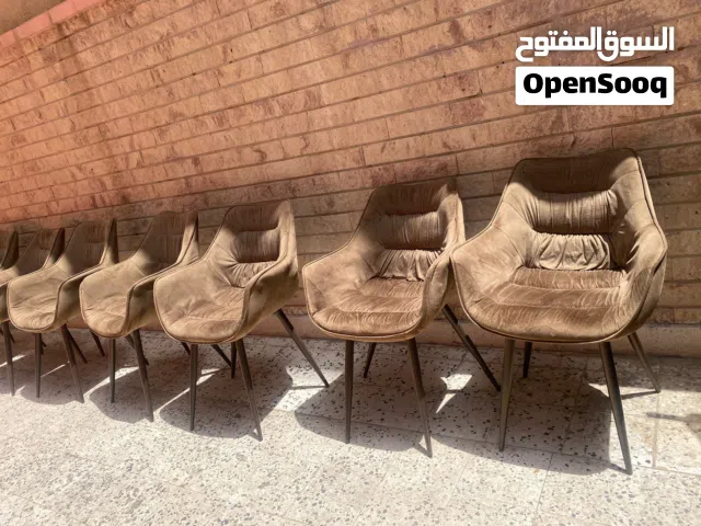 اثاث غرفة الطعام اخزي ثمانيه الكراسي نظيف جدا
