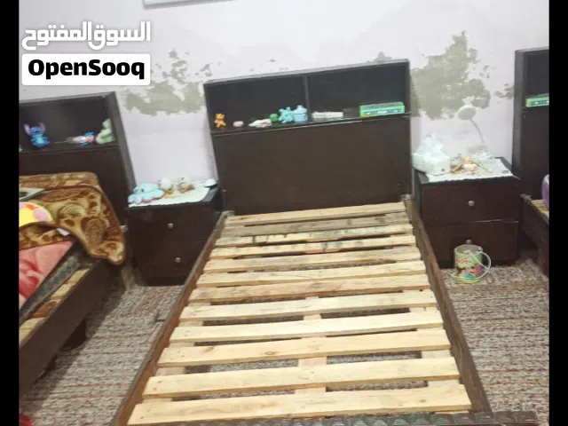 تخت مفرد ونص عدد ثلاثه