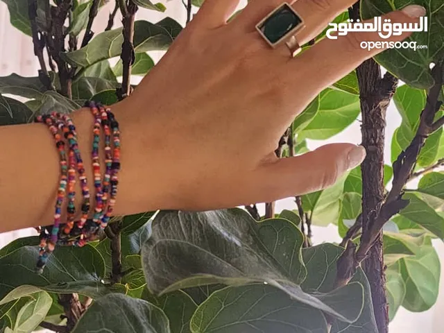 خاتم فضة بحجر عقيق أخضر، رمز لحياة خضراء وسعادة، مصنوع بأيادي فنان إيراني