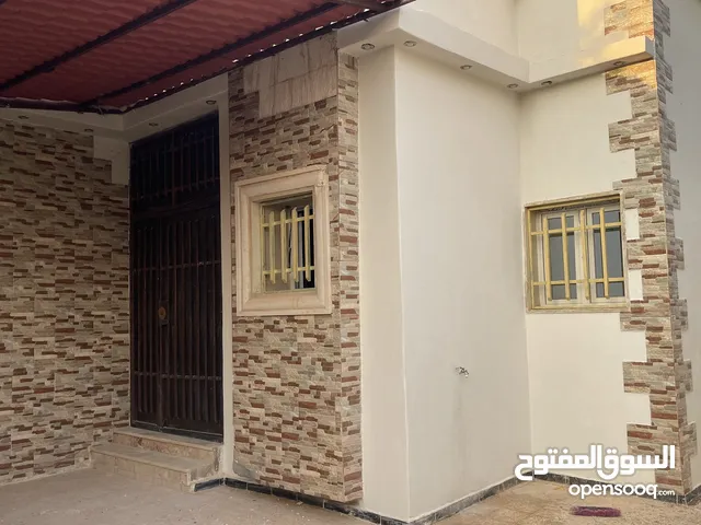 135 m2 4 Bedrooms Townhouse for Sale in Tripoli Ain Zara
