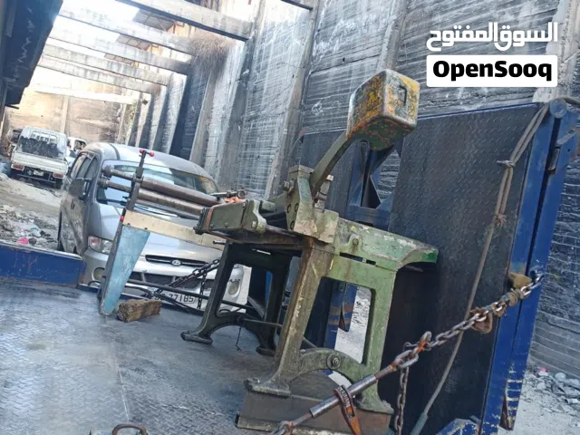 مشغل صاج كامل مقص مع طعاجه مع ضسره مع نقطة الحام مع ملف مع ماتور هواء مع درل مقدح مع طاولت تفصيل